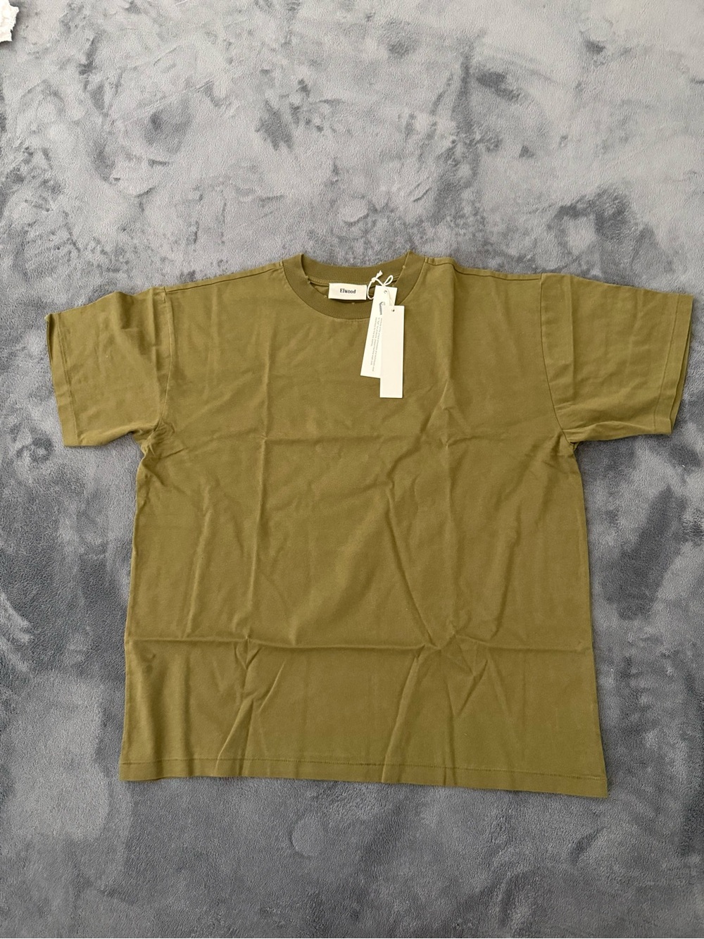NWT Elwood Oversized Core Tee in Vintage Olive Green